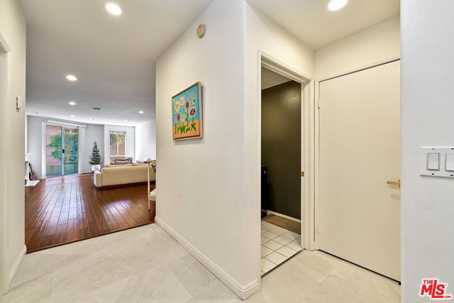 333 Westminster Avenue, Los Angeles CA: https://media.crmls.org/mediaz/ab6859b3-7bfa-49c6-955b-382351f6c0e2.jpg