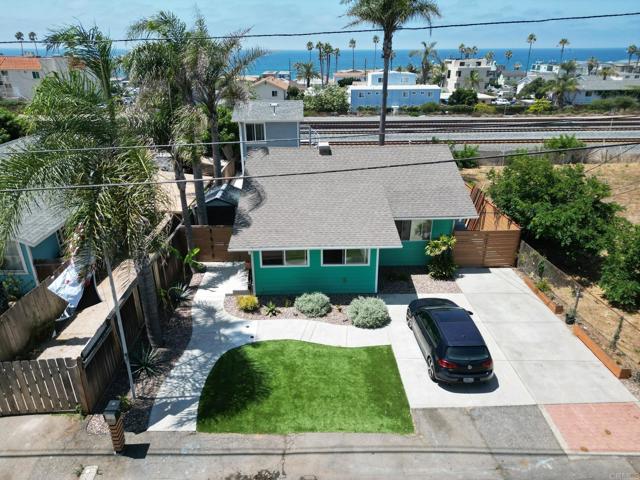 1009 S Cleveland Street, Oceanside CA: https://media.crmls.org/mediaz/ab68822e-eb74-472d-aa90-5f231bcf642e.jpg