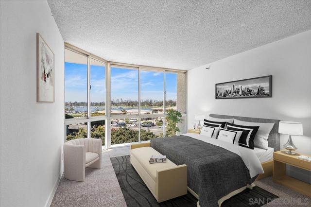 1820 Avenida Del Mundo, Coronado CA: https://media.crmls.org/mediaz/ab68d2b1-987e-4c6b-bf7e-c87fae9cd126.jpg