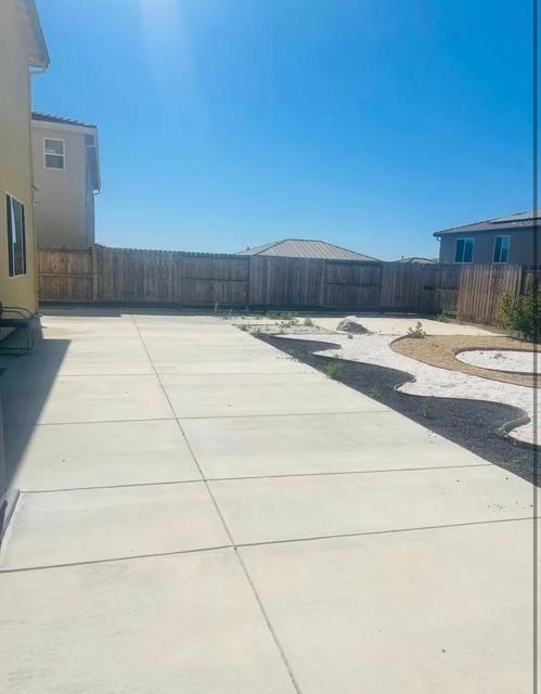 2030 Rosewood Drive, Hollister CA: https://media.crmls.org/mediaz/ab68f713-76e9-472d-88da-15efccd46672.jpg