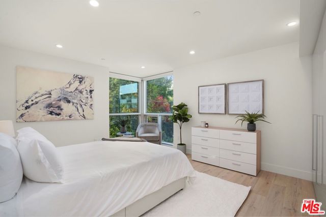 8210 Fountain Avenue, West Hollywood CA: https://media.crmls.org/mediaz/ab68f96d-837c-41c7-b2a6-11c75609368c.jpg