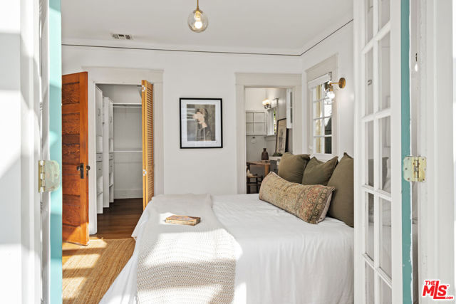 919 Venezia Avenue, Venice CA: https://media.crmls.org/mediaz/ab694567-a748-4889-afa2-bf3b45102f12.jpg