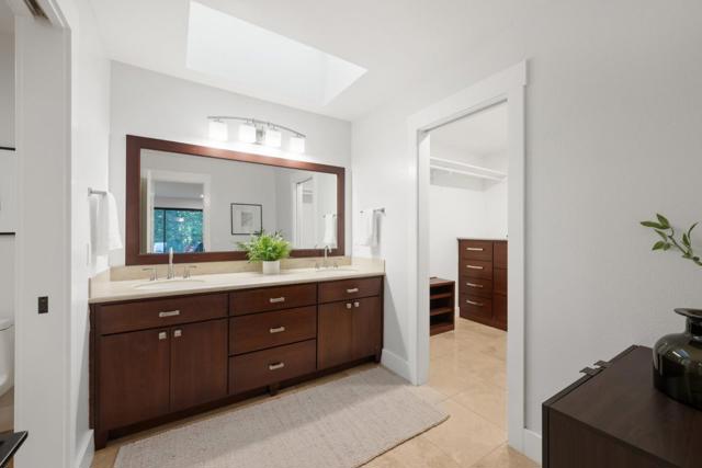 21 Valley Oak Street, Portola Valley CA: https://media.crmls.org/mediaz/ab6a7902-bfa4-4a7d-a93b-24b8430da1f3.jpg