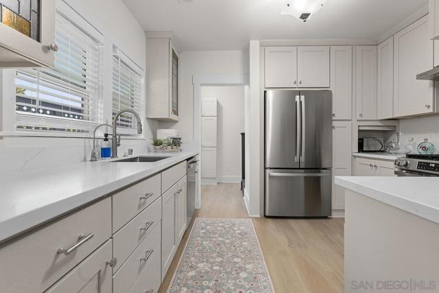 311 B Ave, Coronado CA: https://media.crmls.org/mediaz/ab6ad4e9-54d5-4060-8b53-4b3bf6397913.jpg