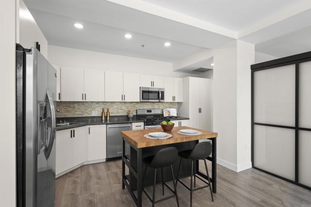 1551 4Th Avenue, San Diego CA: https://media.crmls.org/mediaz/ab6adfb0-7c49-4f3b-ae6c-8c41f060c968.jpg