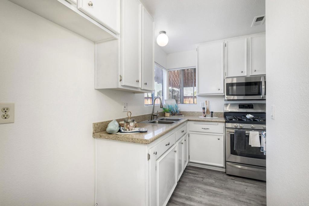 4545 Golden Ridge Dr - photo 12
