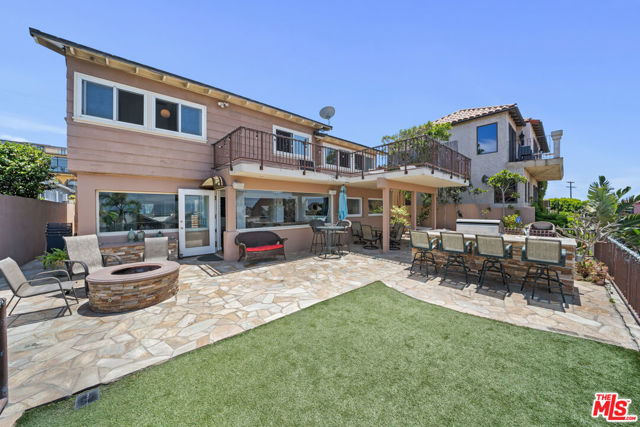 229 Rees Street, Playa del Rey CA: https://media.crmls.org/mediaz/ab6b69bf-933a-4b4c-a4a0-791bb7ccf33f.jpg