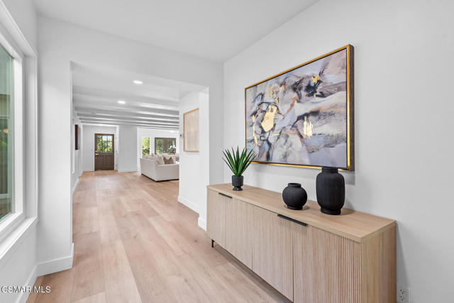 1251 Calle Las Casas, Thousand Oaks CA: https://media.crmls.org/mediaz/ab6bbf13-606a-457f-8c83-19ce0ff92ba4.jpg