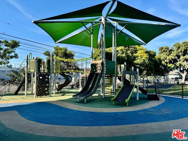 2218 S Genesee Avenue, Los Angeles CA: https://media.crmls.org/mediaz/ab6c5b99-4e7d-48be-97b6-f7bb3d8ad098.jpg