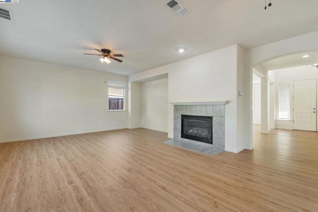 5675 Arcadia Cir, Discovery Bay CA: https://media.crmls.org/mediaz/ab6c7fd7-4c8d-4382-ade2-b33f165546be.jpg