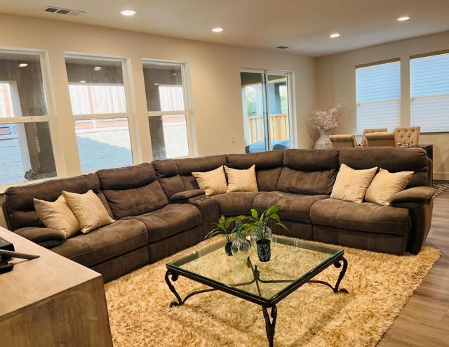 2051 White Oak Drive, Hollister CA: https://media.crmls.org/mediaz/ab6ca534-96f3-43ad-8aa1-3de4e78495a3.jpg