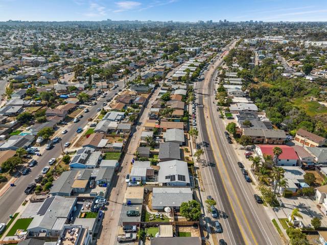 4440 42 Clairemont Dr, San Diego CA: https://media.crmls.org/mediaz/ab6ceff9-1878-4028-b449-bbd0bd7b3f13.jpg