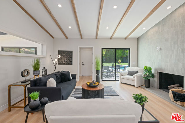 23442 Burbank Boulevard, Woodland Hills CA: https://media.crmls.org/mediaz/ab6d7aa0-9d80-4363-8c0c-85047d087730.jpg