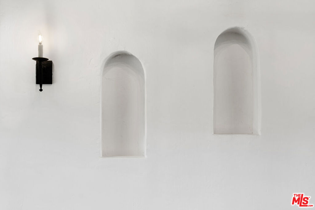 https://media.crmls.org/mediaz/ab6d9c3c-8ce2-4177-8d00-b140abc6c78c.jpg?preset=X-Large