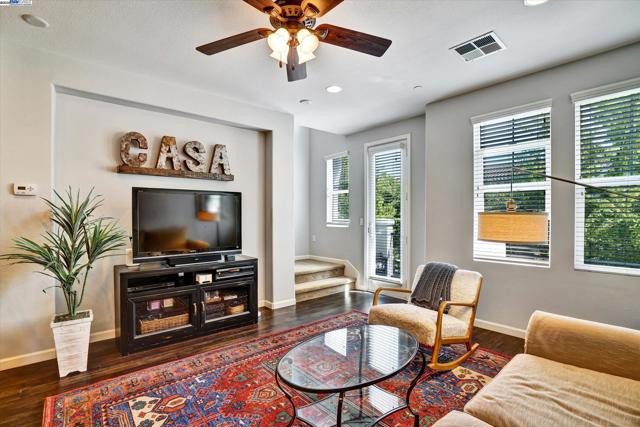140 Selby Ln, Livermore CA: https://media.crmls.org/mediaz/ab6dda09-41e3-44eb-adea-55b6002fb0f8.jpg