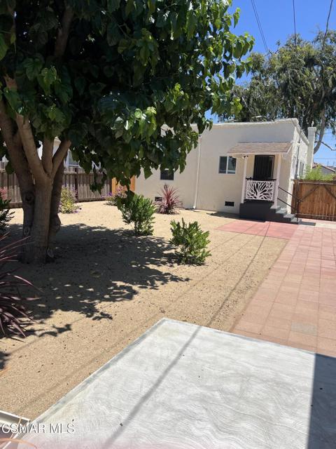 4049 Colonial Avenue, Los Angeles CA: https://media.crmls.org/mediaz/ab703f14-854b-4686-865d-4bb81eb34143.jpg