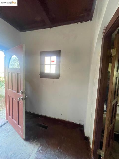 2890 Concord BLVD, Concord CA: https://media.crmls.org/mediaz/ab70835d-3c5a-4885-81e7-945ab3e6dcd9.jpg