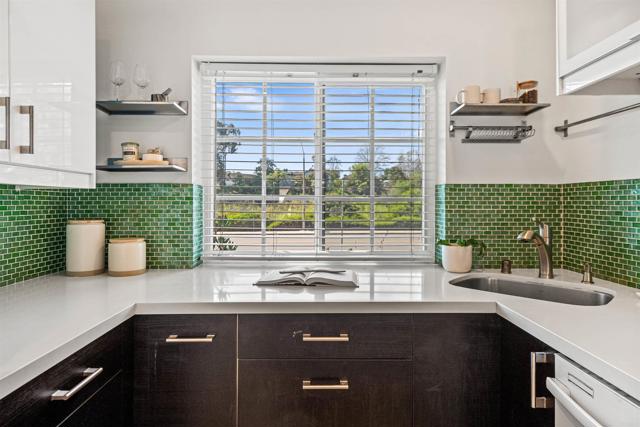 Detail Gallery Image 9 of 32 For 6990 Batiquitos Dr, Carlsbad,  CA 92011 - 2 Beds | 2/1 Baths