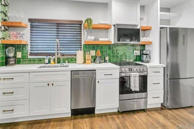 Detail Gallery Image 2 of 25 For 1145 Emerald St Rear (Alley),  –,  CA 92109 - 2 Beds | 2 Baths