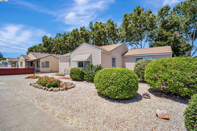 1105 Gardner Blvd., San Leandro CA: https://media.crmls.org/mediaz/ab717140-cc8d-45e2-8aac-b7d627bac946.jpg