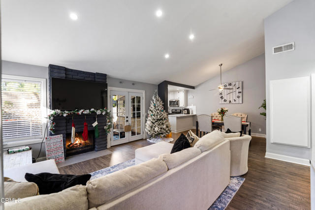 Detail Gallery Image 7 of 23 For 1103 Catlin St #B,  Simi Valley,  CA 93065 - 2 Beds | 2 Baths