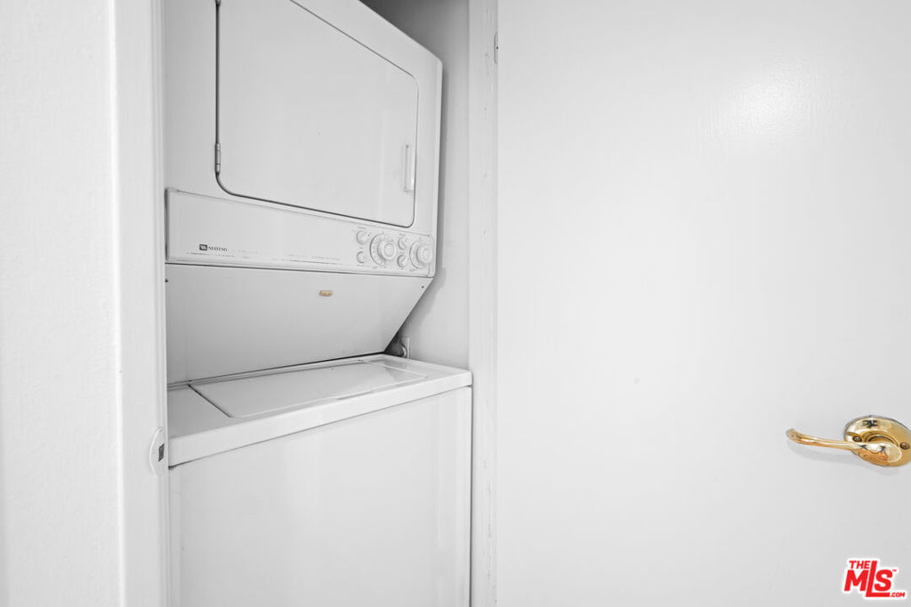 https://media.crmls.org/mediaz/ab73490c-f018-4bf8-a16c-074243bb8e27.jpg?preset=X-Large