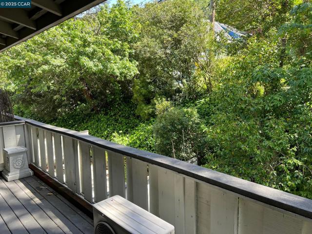 67 Brookwood Rd, Orinda CA: https://media.crmls.org/mediaz/ab7349f2-1747-4346-9511-cb613312a1ee.jpg