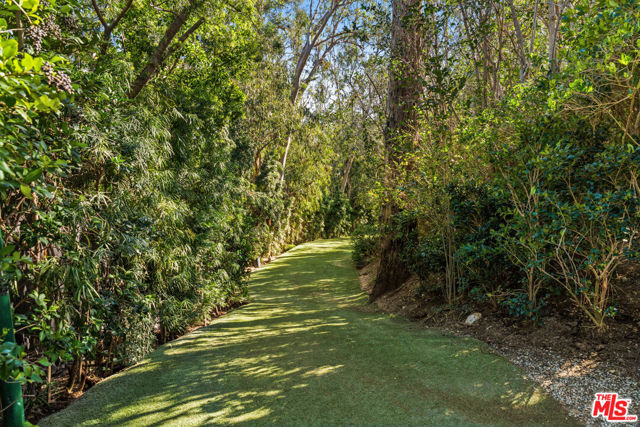 27540 Pacific Coast Highway, Malibu CA: https://media.crmls.org/mediaz/ab736d10-8f80-47c8-9f1b-672e0f1ed79e.jpg