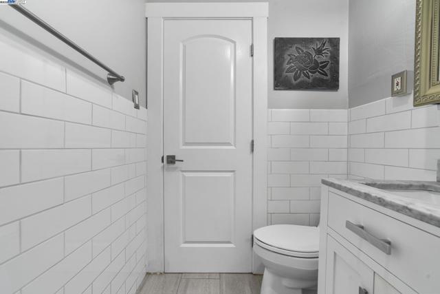 1925 Leavenworth St, San Francisco CA: https://media.crmls.org/mediaz/ab74cc2b-3564-4bbb-bedb-7d872af192e9.jpg