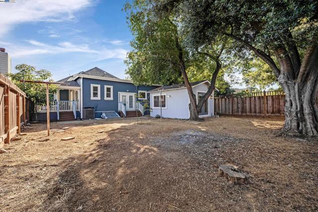 624 N 17Th St, San Jose CA: https://media.crmls.org/mediaz/ab74d05b-cb49-4161-a6ab-32a5bc6fbb0c.jpg