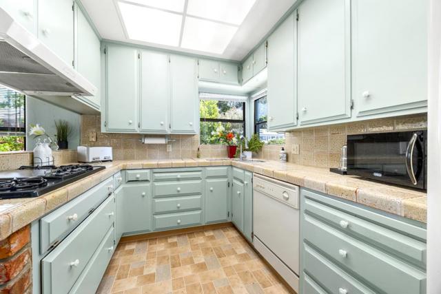 411 Alta Vista Dr, Santa Cruz CA: https://media.crmls.org/mediaz/ab75202e-35c6-4c30-9504-e77ecf0a084a.jpg