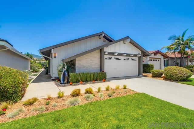 1315 Camino Linda Dr, San Marcos CA: https://media.crmls.org/mediaz/ab75551c-2a14-41a9-a1a5-e539202b7f72.jpg