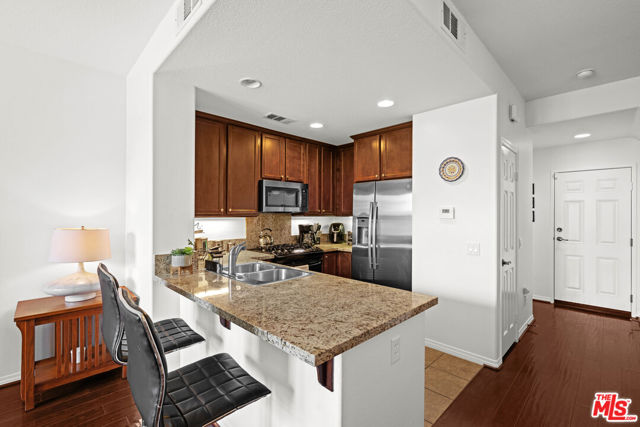 28504 Pietro Drive, Valencia CA: https://media.crmls.org/mediaz/ab75e9f1-732c-45d7-8aef-6e02eb3ca7ac.jpg