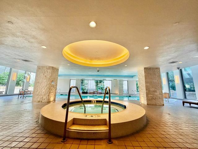 355 1st Street, San Francisco CA: https://media.crmls.org/mediaz/ab7603be-d76e-4d28-9956-68832948a25e.jpg