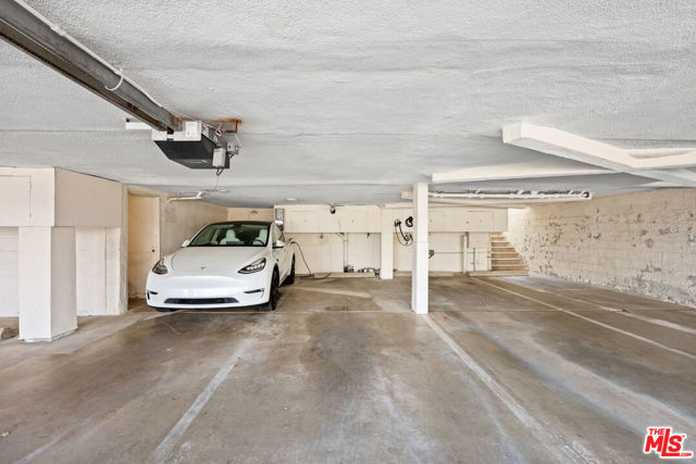 1807 Camden Avenue, Los Angeles CA: https://media.crmls.org/mediaz/ab761079-a43d-4fc5-b60a-035618da470d.jpg