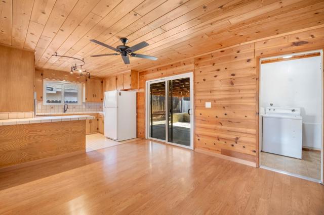 921 Suiter Street, Hollister CA: https://media.crmls.org/mediaz/ab763e94-b7ea-46cd-8896-d9bba32fea01.jpg