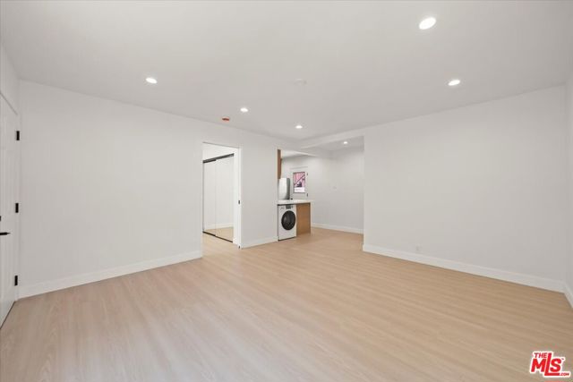 701 Oxford Avenue, Marina del Rey CA: https://media.crmls.org/mediaz/ab766dbd-541a-4909-9a4f-9594ee61c48b.jpg