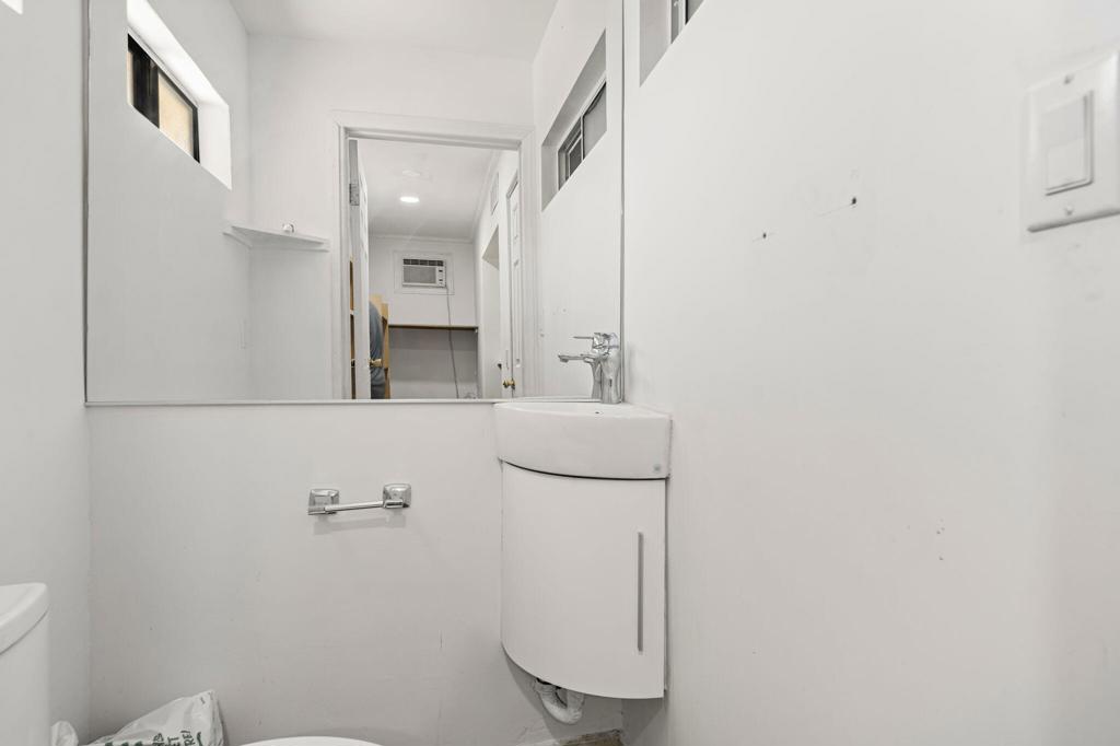 https://media.crmls.org/mediaz/ab76d728-1e33-44de-bd23-eef20214308c.jpg?preset=X-Large