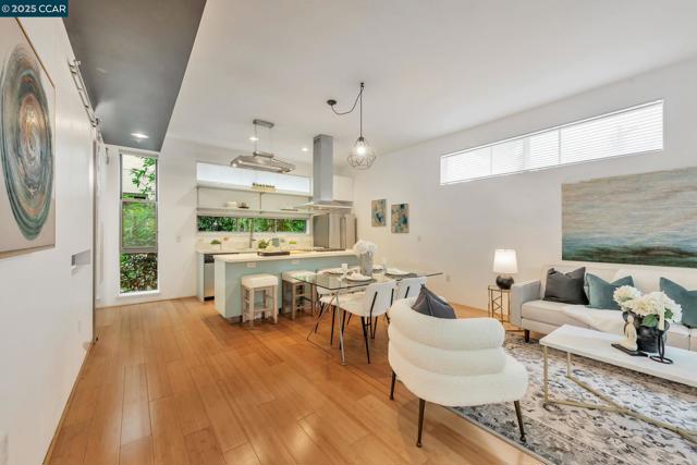 1231 Pine St, Oakland CA: https://media.crmls.org/mediaz/ab77161b-a18c-4391-b587-a431496285db.jpg