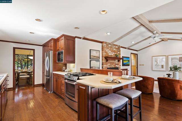 372 El Divisadero Ave, Walnut Creek CA: https://media.crmls.org/mediaz/ab7747a2-c6e5-4f09-b1d9-a6e56558e3dc.jpg
