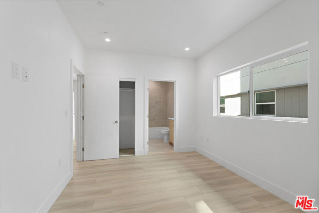 10957 Calvert, North Hollywood CA: https://media.crmls.org/mediaz/ab775d25-ba34-4510-a273-b4dac6b0b653.jpg