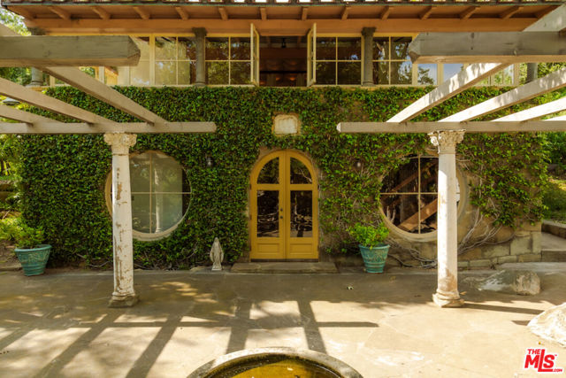 405 Toro Canyon Road, Carpinteria CA: https://media.crmls.org/mediaz/ab77ac88-1f81-425c-bf37-9028b39459bf.jpg