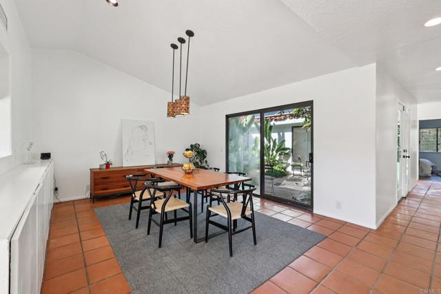 Detail Gallery Image 11 of 73 For 1761 Winterwarm Dr, Fallbrook,  CA 92028 - 5 Beds | 3 Baths