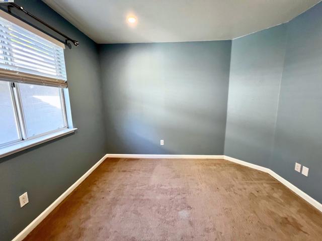 85 Phillips Ct, Tracy CA: https://media.crmls.org/mediaz/ab781aee-b3f5-4446-bb1e-64cbd85171ee.jpg