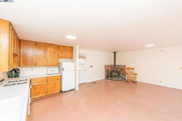 121 Mountain Aire Ln, Trinity Center CA: https://media.crmls.org/mediaz/ab78505b-b6ef-400c-bdff-d95fdf3ba07a.jpg