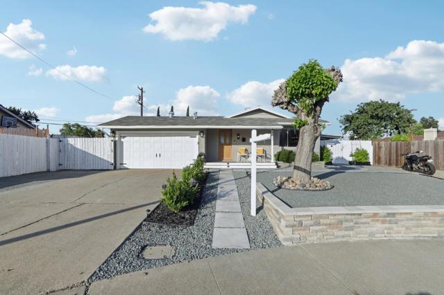 4273 Glazier Court, Concord CA: https://media.crmls.org/mediaz/ab786517-0391-4a2b-a906-292045bc9596.jpg