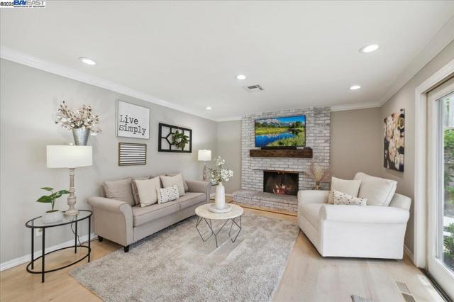 5204 Hummingbird Rd, Pleasanton CA: https://media.crmls.org/mediaz/ab790f94-2d5c-4181-8619-63f4aa48b8d9.jpg