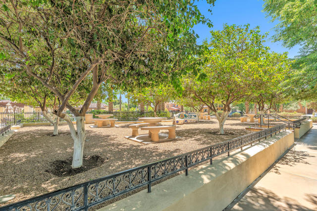 232 Paseo Gusto, Palm Desert CA: https://media.crmls.org/mediaz/ab79cef2-d2be-4408-b11e-d711899c7438.jpg