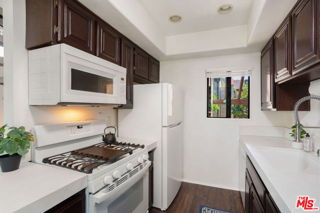 8114 Manitoba Street, Playa del Rey CA: https://media.crmls.org/mediaz/ab7a3b3e-8cc5-43df-b483-c15d76d66ac6.jpg