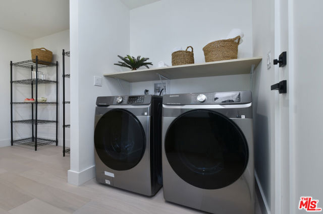 15431 Milbank Street, Encino CA: https://media.crmls.org/mediaz/ab7a79cc-0a1f-494a-b49a-cb47b6da8749.jpg